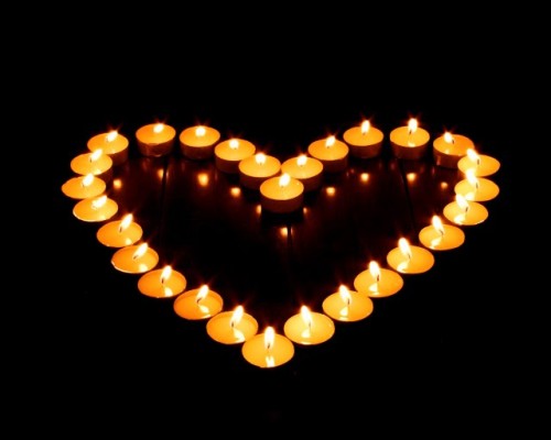 lit-candles-in-heart-shape--romantic-candle-light--photos-92789